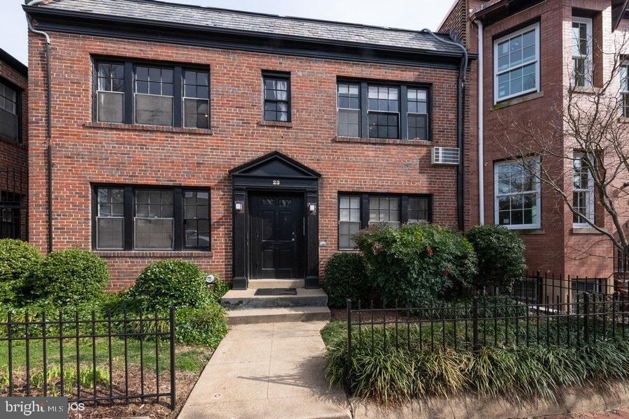 23 4th Street NE 4  Washington DC 20002 photo