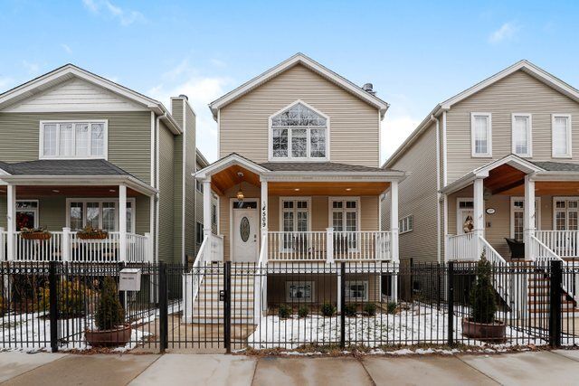 Property Photo: 4509 N Drake Avenue IL 60625
