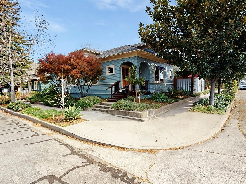 Property Photo:  841 Leff Street  CA 93401 