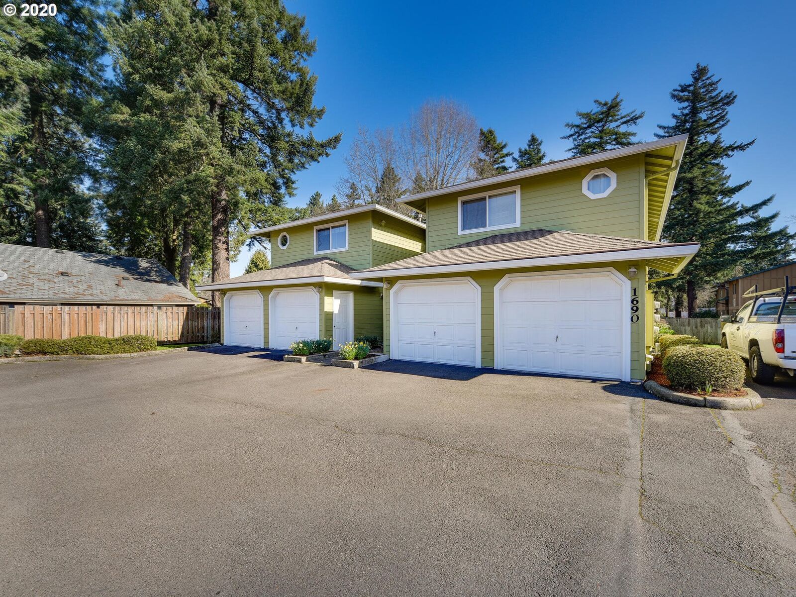 Property Photo:  1690 NE 169th Ave  OR 97230 