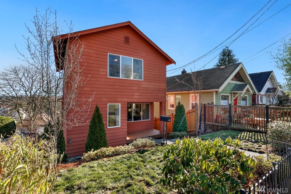 Property Photo:  4542  34th Avenue S  WA 98118 