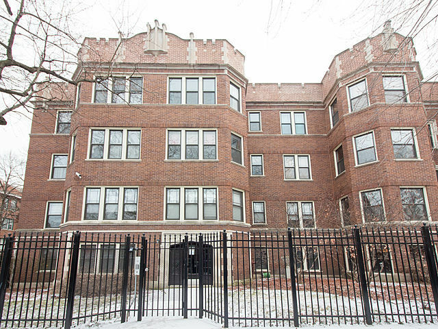 Property Photo:  1701 West Greenleaf Avenue 1  IL 60626 