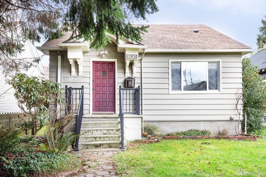 Property Photo:  1910  Lombard Avenue  WA 98201 