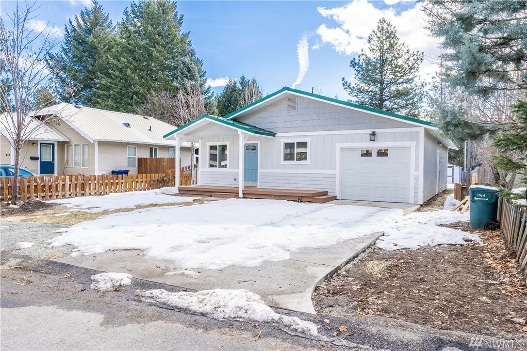Property Photo: 221 W Commercial St WA 98826