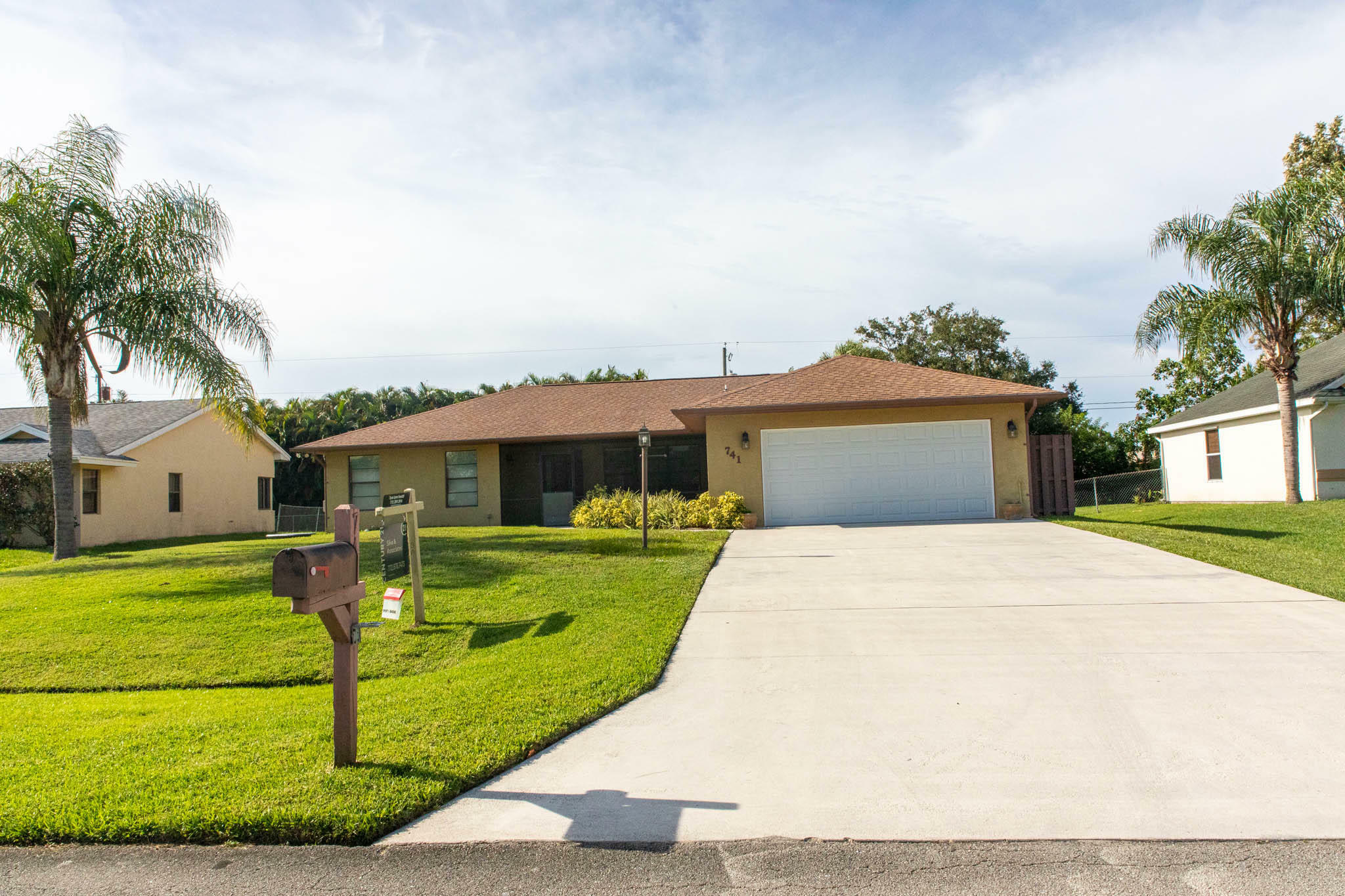 Property Photo:  741 SE Majestic Terrace  FL 34983 