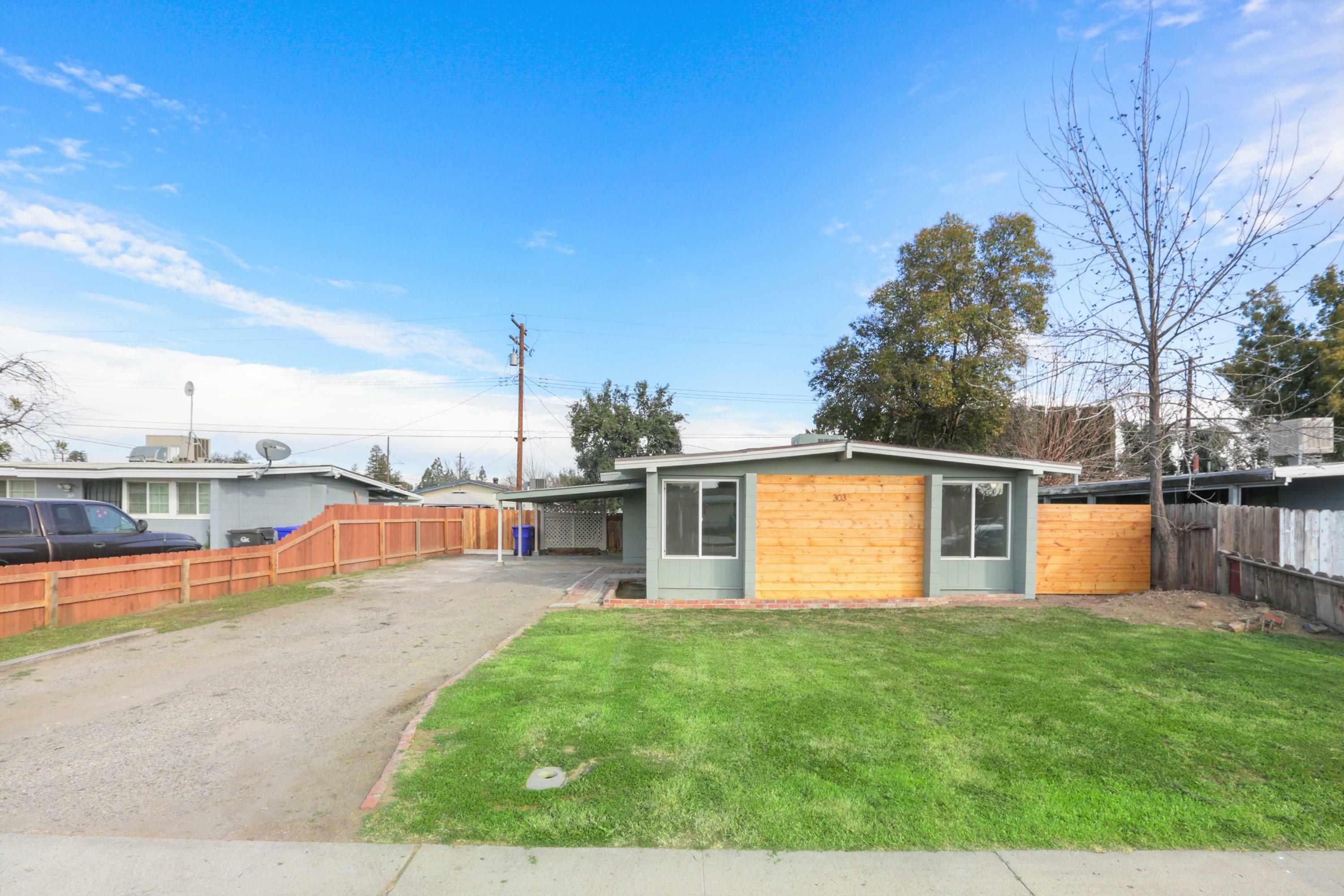 Property Photo:  303 Peach Street  CA 93221 