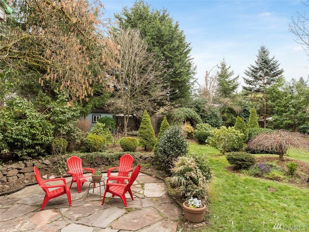 Property Photo: 11522 39th Ave NE WA 98125