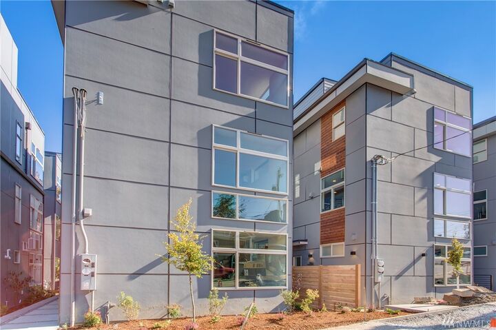 722 B  Martin Luther King Junior Way  Seattle WA 98122 photo