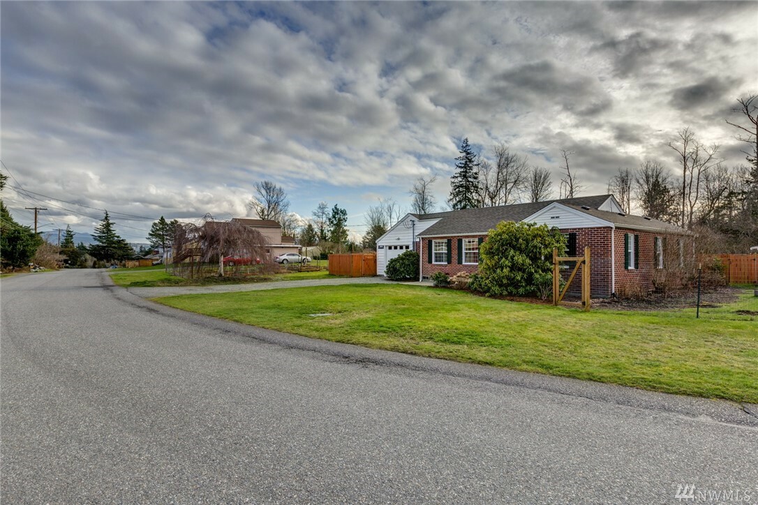 Property Photo:  3035 Cherrywood Ave  WA 98225 