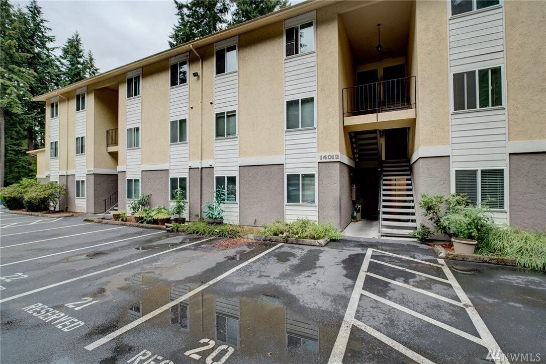 Property Photo: 14012 Juanita Dr NE A4 WA 98034