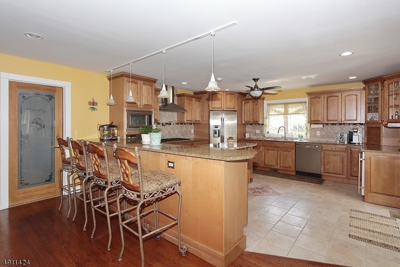 Property Photo:  139 Irwin St  NJ 07081 