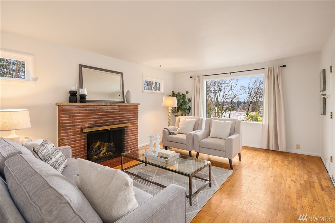 Property Photo:  8254  Meridian Avenue N  WA 98103 
