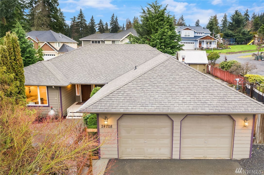 Property Photo:  24208 Meridian Ave S  WA 98021 