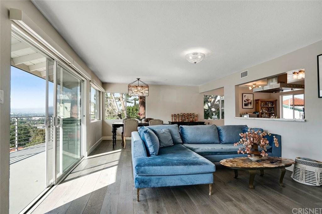 Property Photo:  3909 Glenridge Drive  CA 91423 