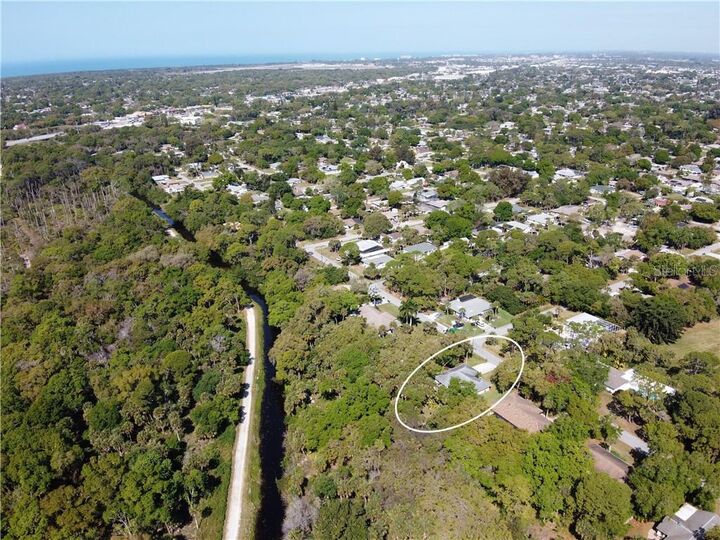 Property Photo:  616 Nightingale Road  FL 34293 