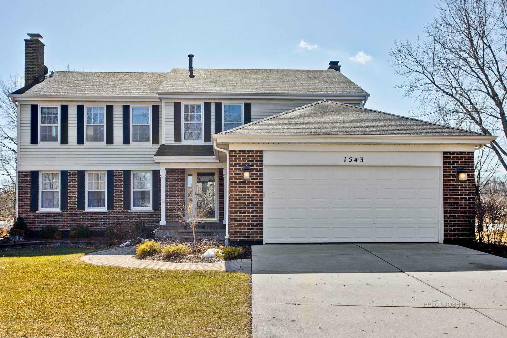 Property Photo: 1543 West Edgewater Lane IL 60067