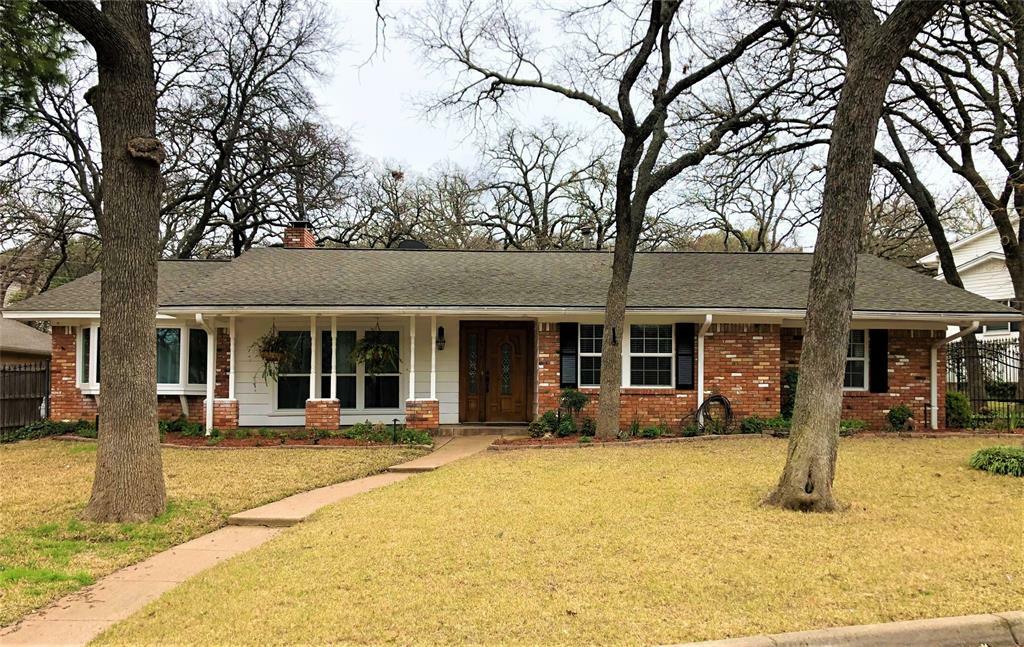 Property Photo:  2706 Oak Cliff Lane  TX 76012 