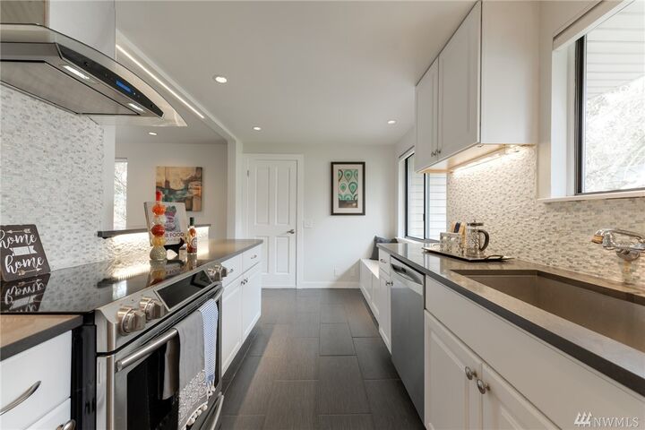 Property Photo:  17019  14th Avenue NE  WA 98155 