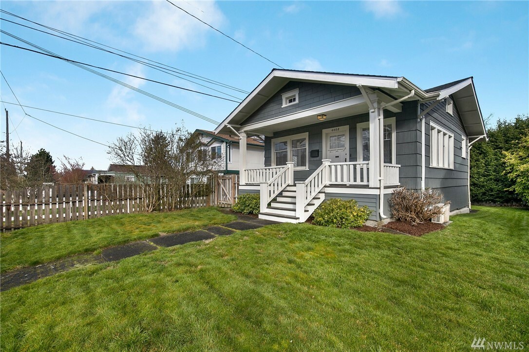 Property Photo:  4408 SW Graham St  WA 98136 