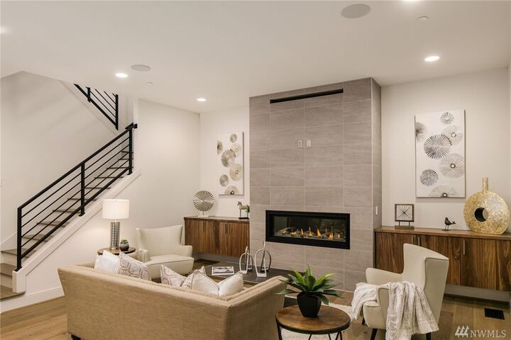 Property Photo: 16404 NE 6th St WA 98008