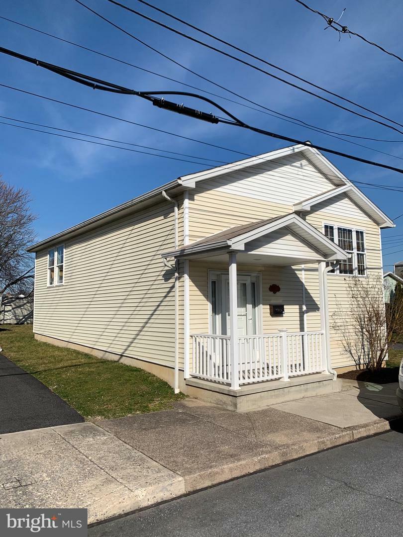 Property Photo: 215 Market Street W PA 17057