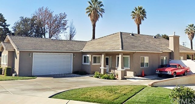 Property Photo:  324 Silvertree  CA 92374 