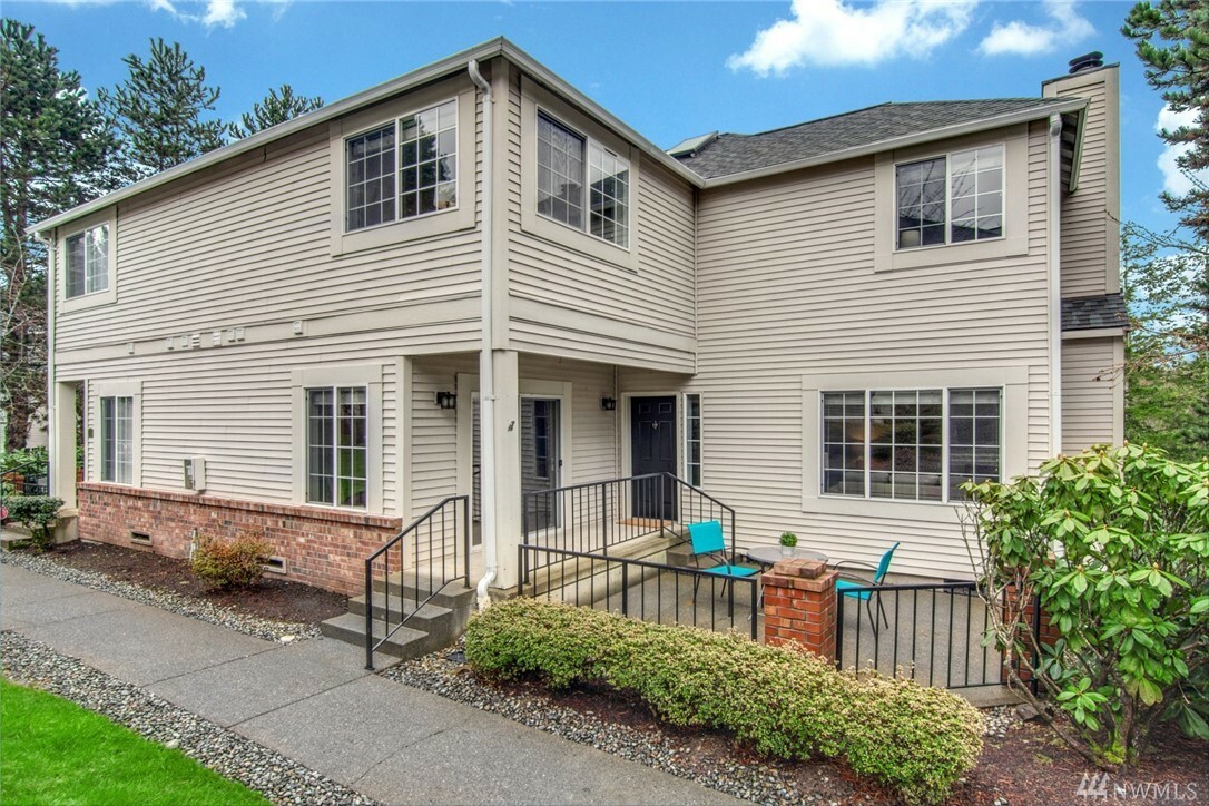 Property Photo:  10909 Avondale Rd NE E 118  WA 98052 