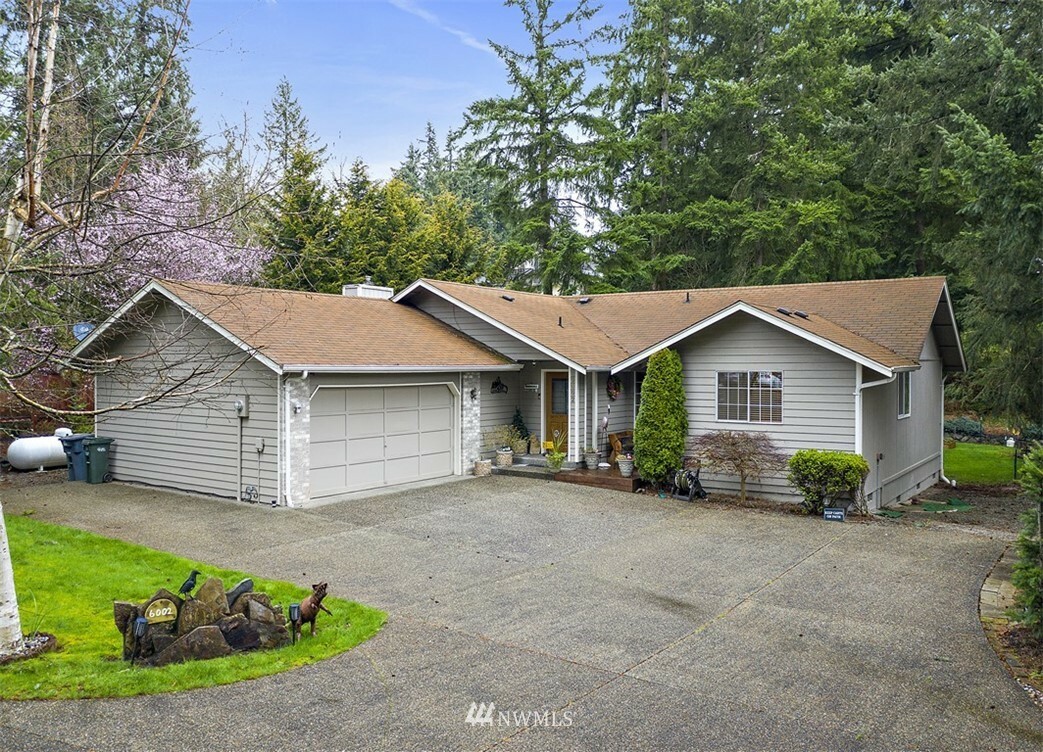 Property Photo: 6002 187th Avenue E WA 98391