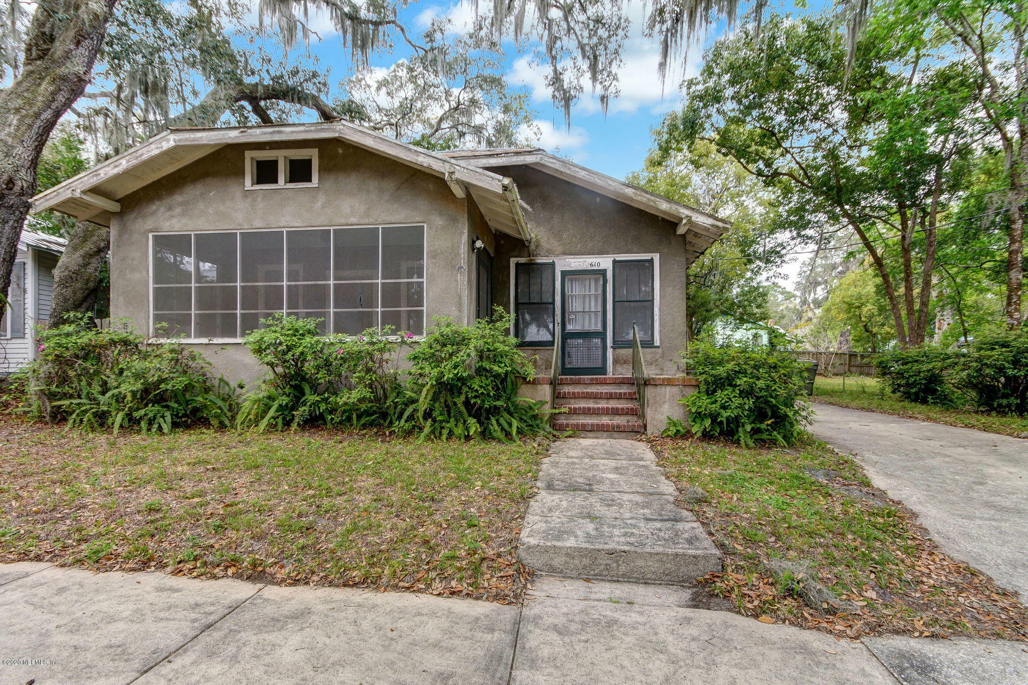 Property Photo:  610 S 14th Street  FL 32177 