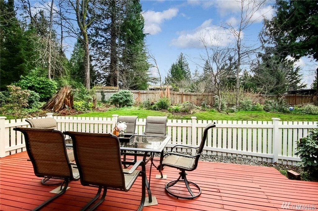 Property Photo:  11401 102nd Ct NE I-23  WA 98033 