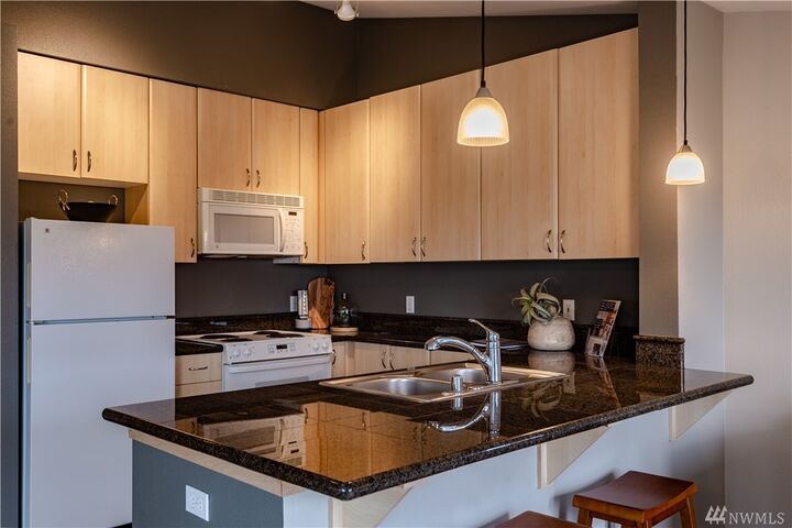 Property Photo: 812 5th Avenue N 405 WA 98109