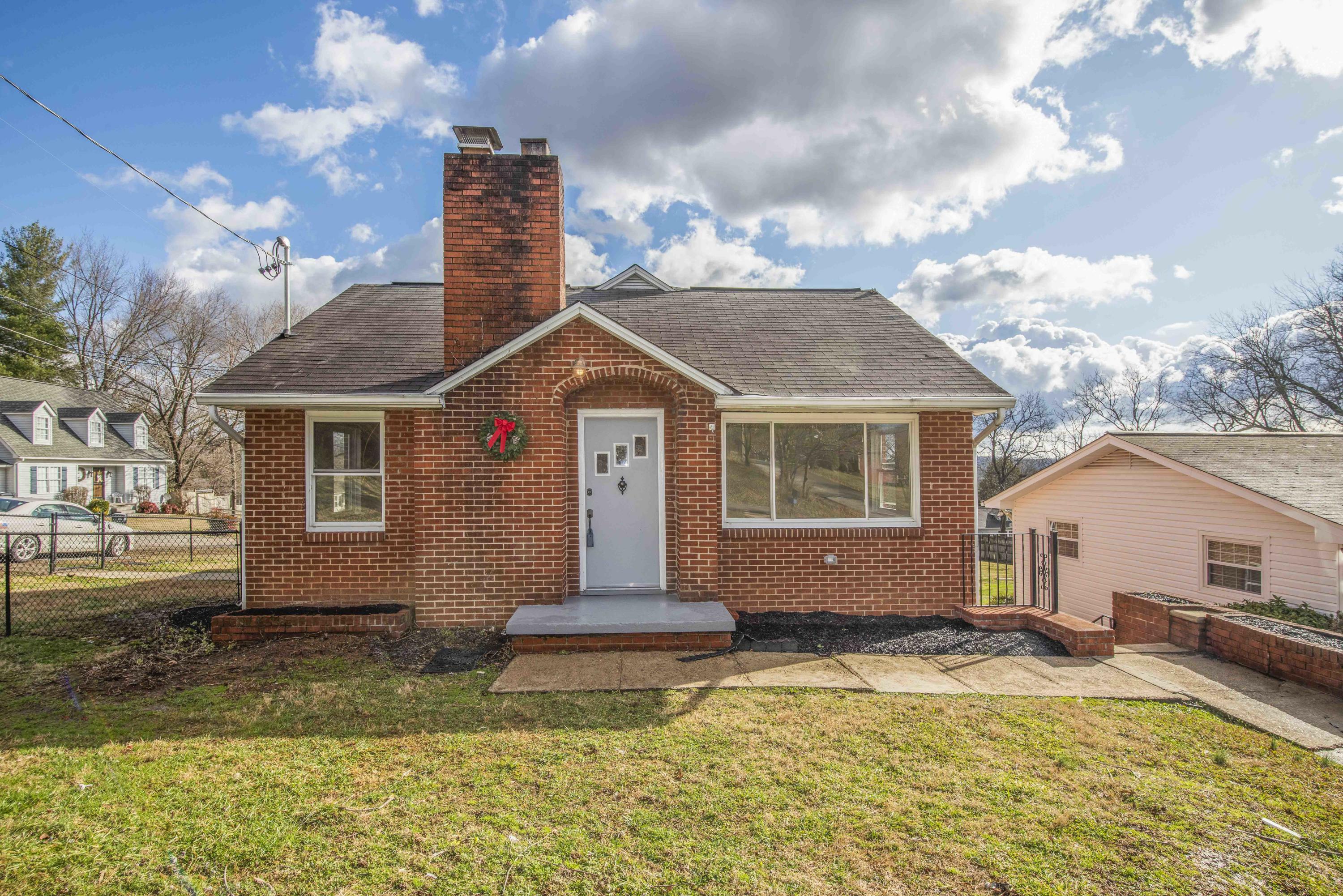 Property Photo:  705 NE Gresham Rd  TN 37918 