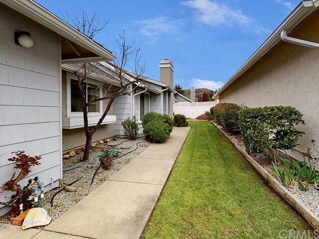 Property Photo:  931 Bluebell Way 15  CA 93401 