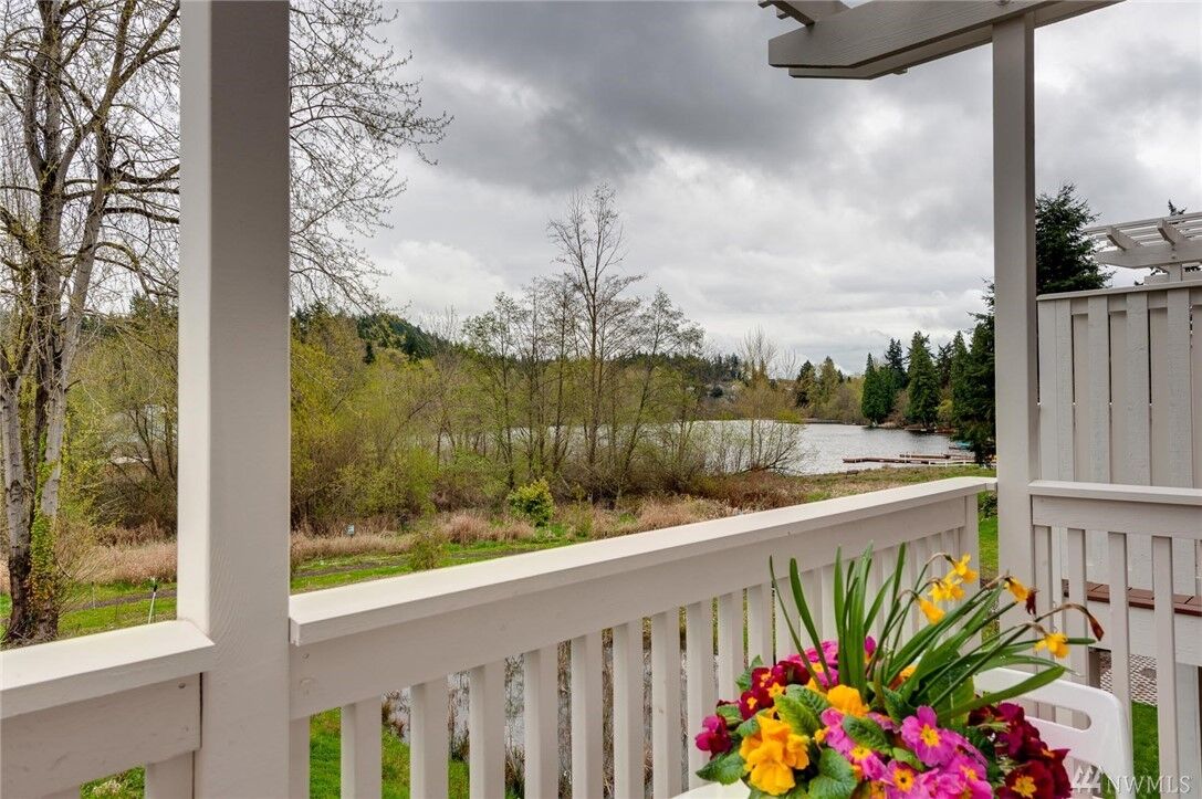 Property Photo: 7526 129th Place SE F-105 WA 98056