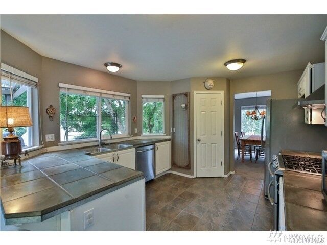 Property Photo:  5308 Picnic Point Rd  WA 98026 