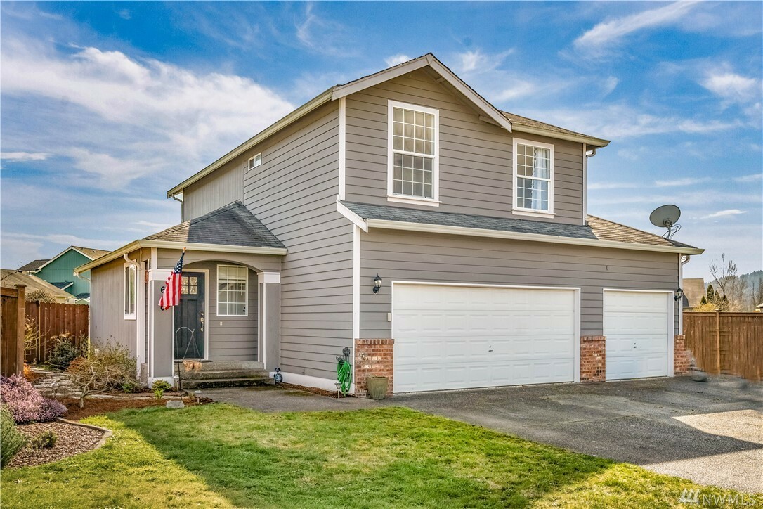 Property Photo: 610 Burnett Ct NW WA 98360