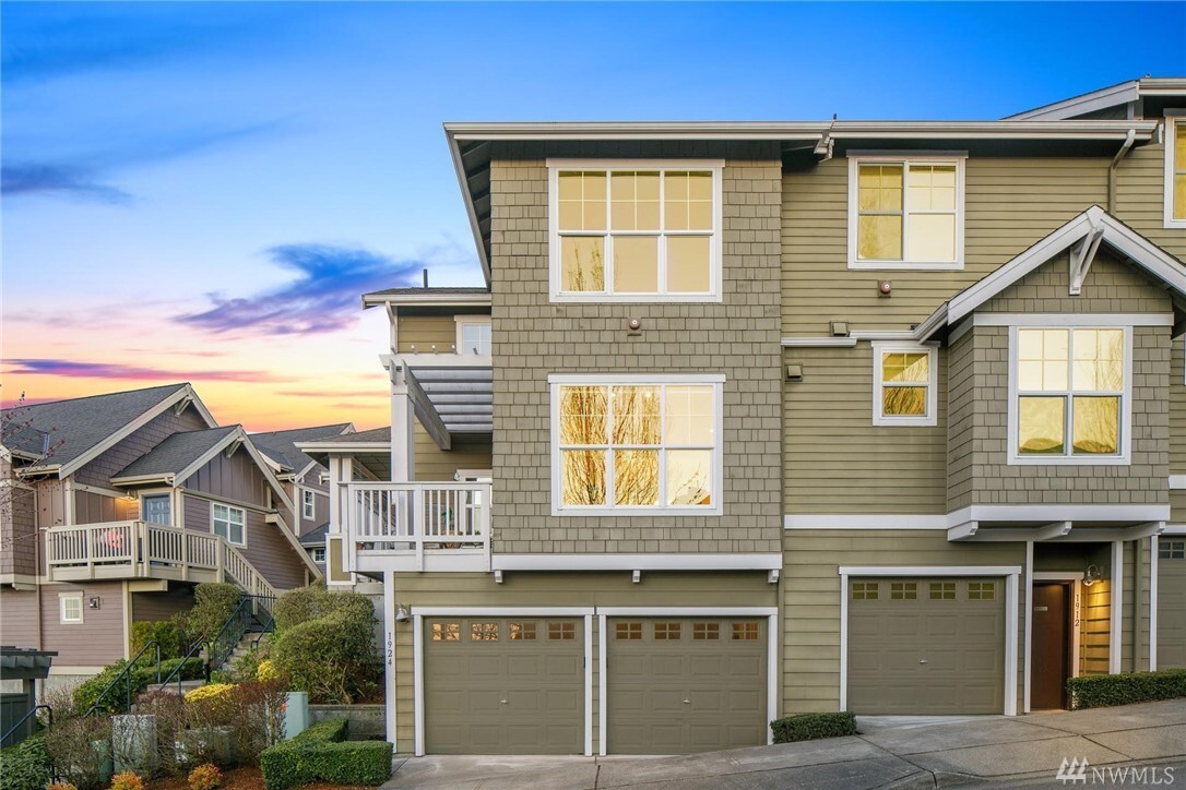 Property Photo:  1924  17th Avenue NE  WA 98029 