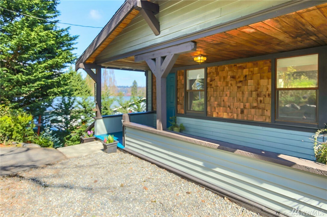 Property Photo:  13706 44th Ave S  WA 98168 