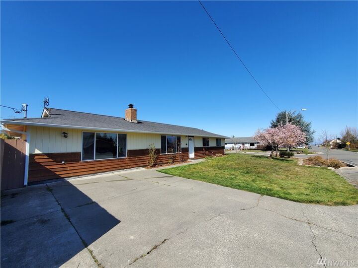 Property Photo: 706 S H St WA 98363