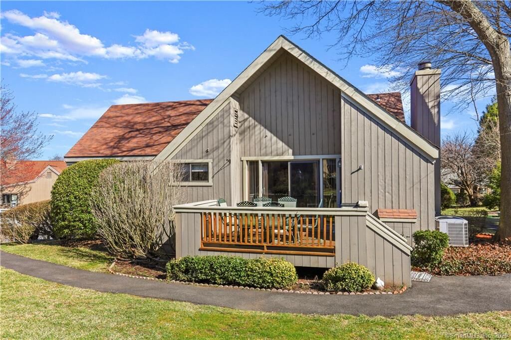 Property Photo:  498 Niantic Lane B  CT 06614 