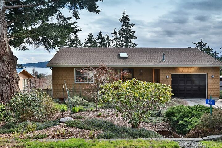 Property Photo:  812  Casino Drive  WA 98253 