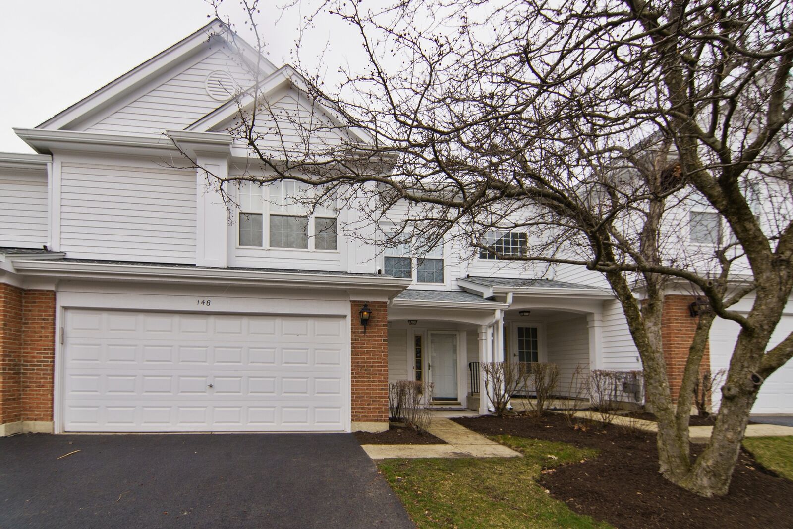Property Photo: 148 Crescent Lane IL 60193