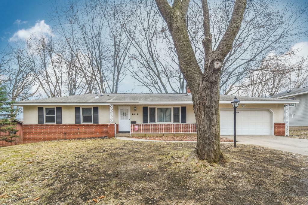 1816 Lamplight Drive  Woodbury MN 55125 photo