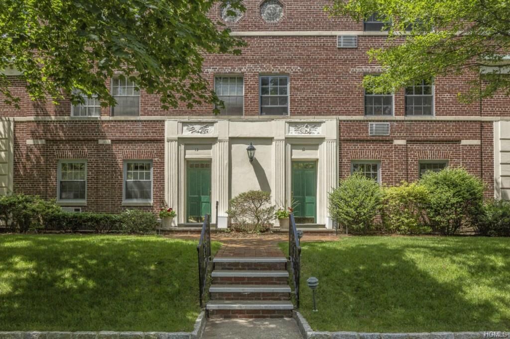 Property Photo:  12 Alden Place 1C  NY 10708 