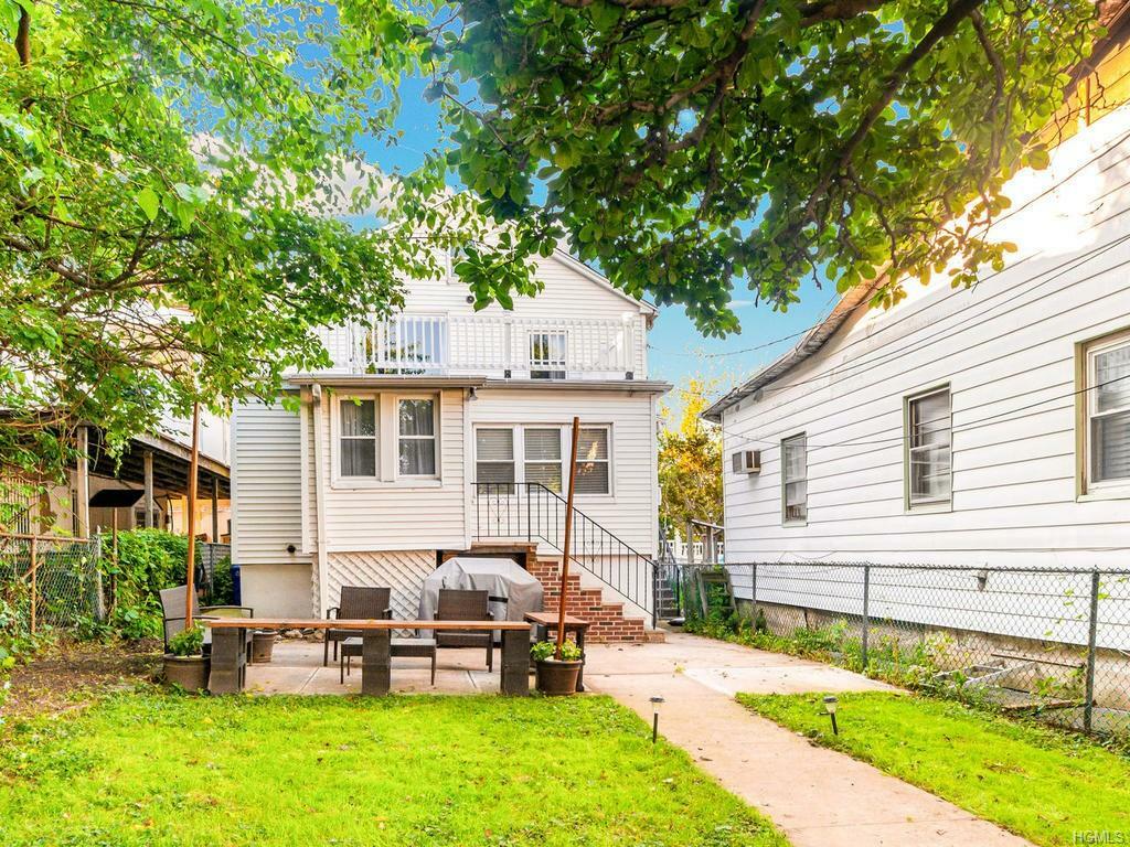 Property Photo:  3279 Barkley Avenue  NY 10465 