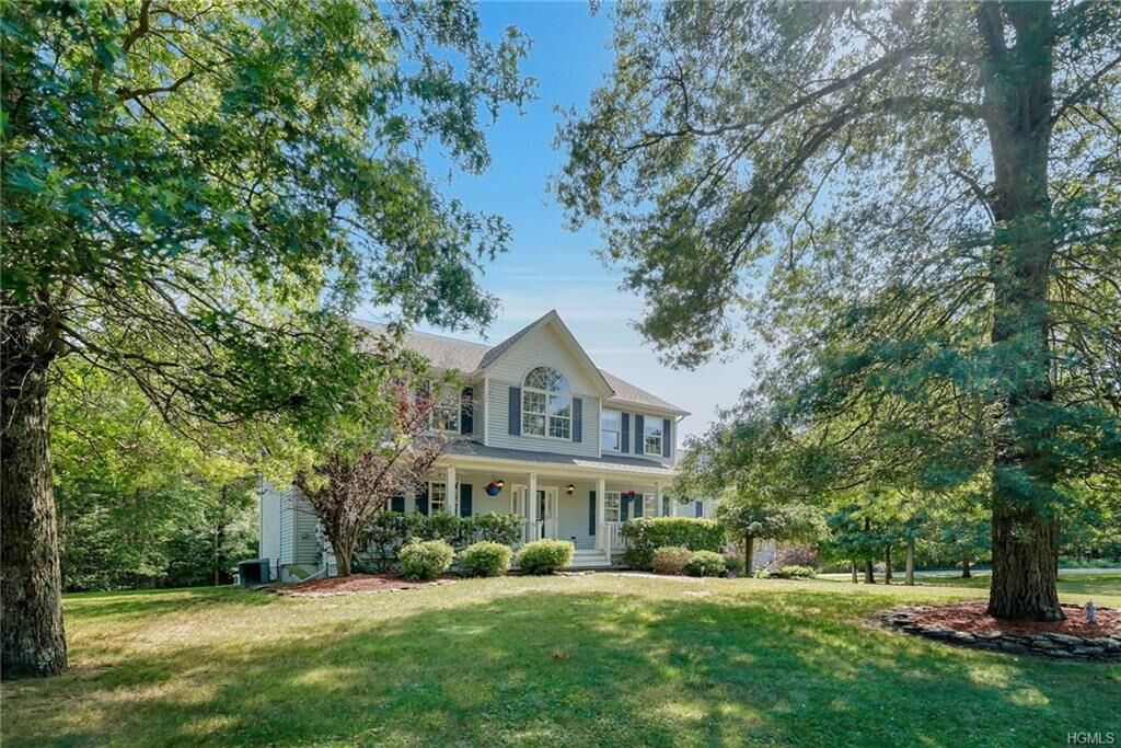 Property Photo:  4 Phyllis Lane  NY 12575 