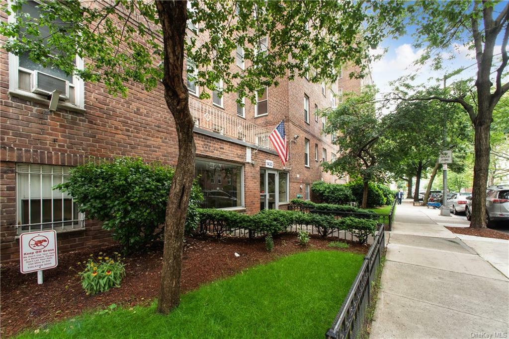 Property Photo:  1430 Thieriot Avenue 5J  NY 10460 