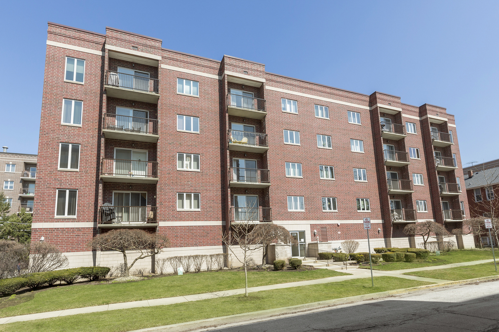 Property Photo: 1330 Perry Street 505 IL 60016