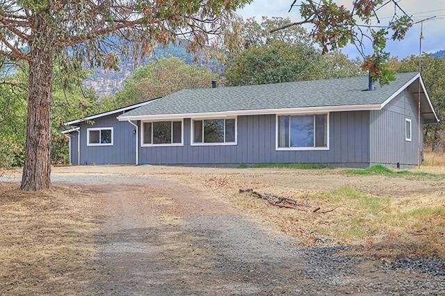 Property Photo: 6387 Monument Drive OR 97526