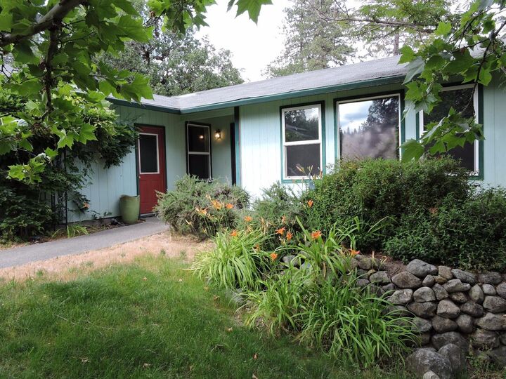 383 Pinetop Terrace  Shady Cove OR 97539 photo